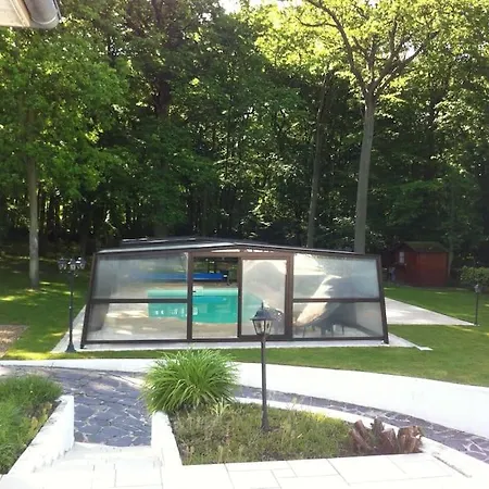 Maison Familiale Avec Piscine Proche Paris - Jo 24 Otel