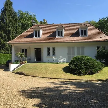 Otel Maison Familiale Avec Piscine Proche Paris - Jo 24 *